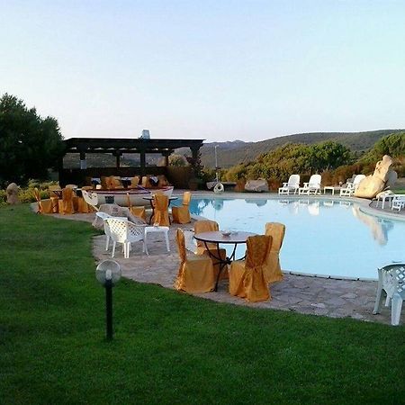 Hotel Ristorante La Tana Di Li Mazzoni Trinità dʼAgultu Extérieur photo