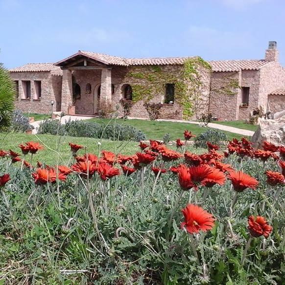 Hotel Ristorante La Tana Di Li Mazzoni Trinità dʼAgultu Extérieur photo