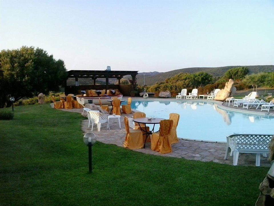 Hotel Ristorante La Tana Di Li Mazzoni Trinità dʼAgultu Extérieur photo