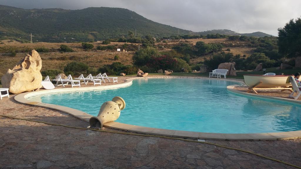 Hotel Ristorante La Tana Di Li Mazzoni Trinità dʼAgultu Extérieur photo