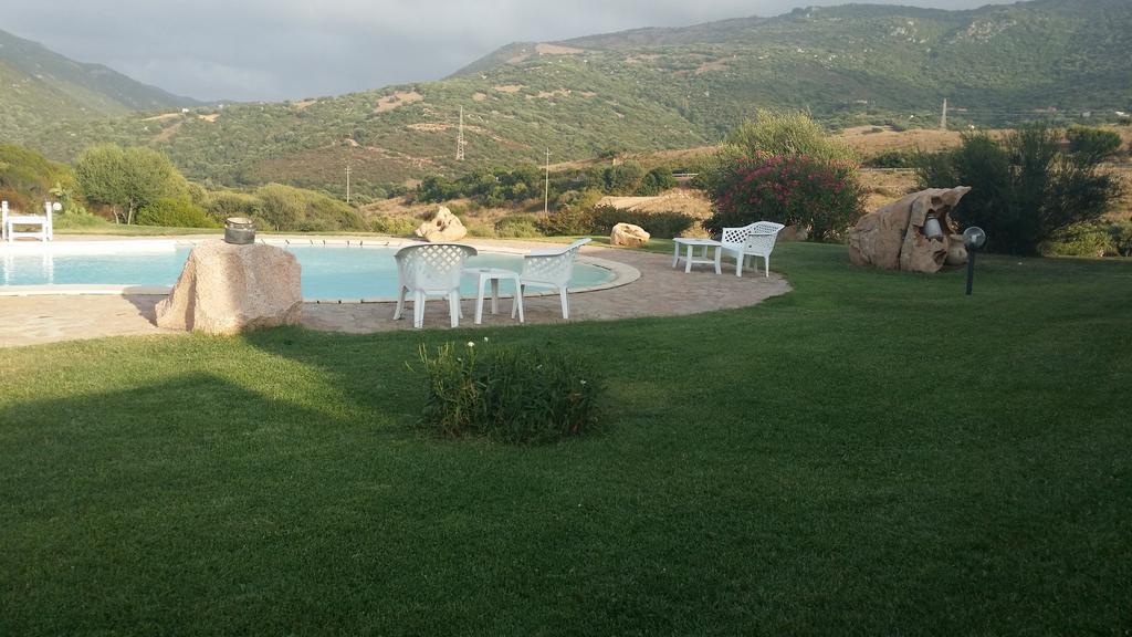Hotel Ristorante La Tana Di Li Mazzoni Trinità dʼAgultu Extérieur photo