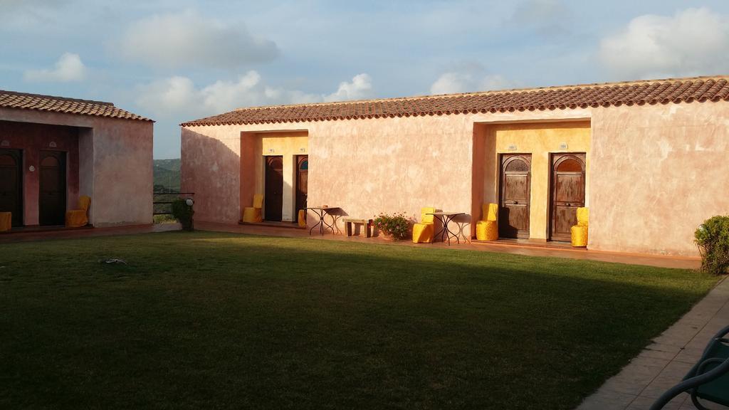 Hotel Ristorante La Tana Di Li Mazzoni Trinità dʼAgultu Extérieur photo