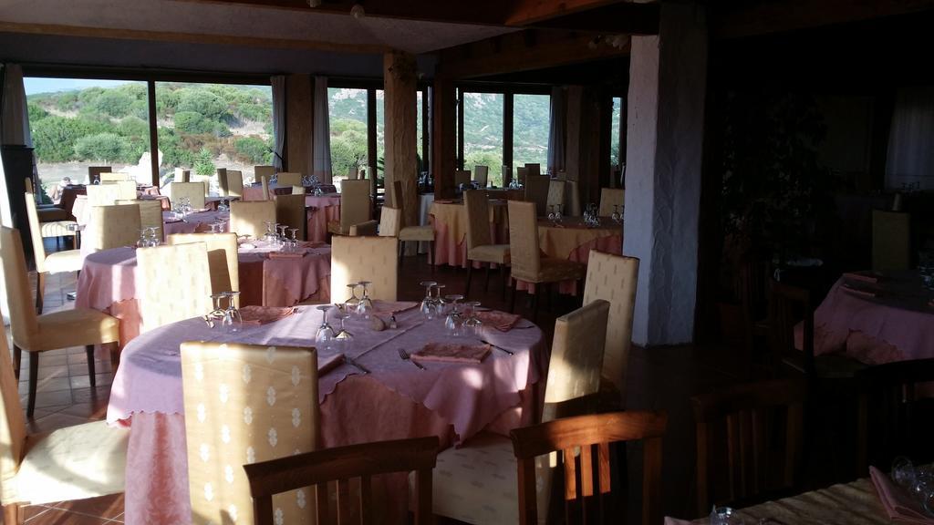 Hotel Ristorante La Tana Di Li Mazzoni Trinità dʼAgultu Extérieur photo