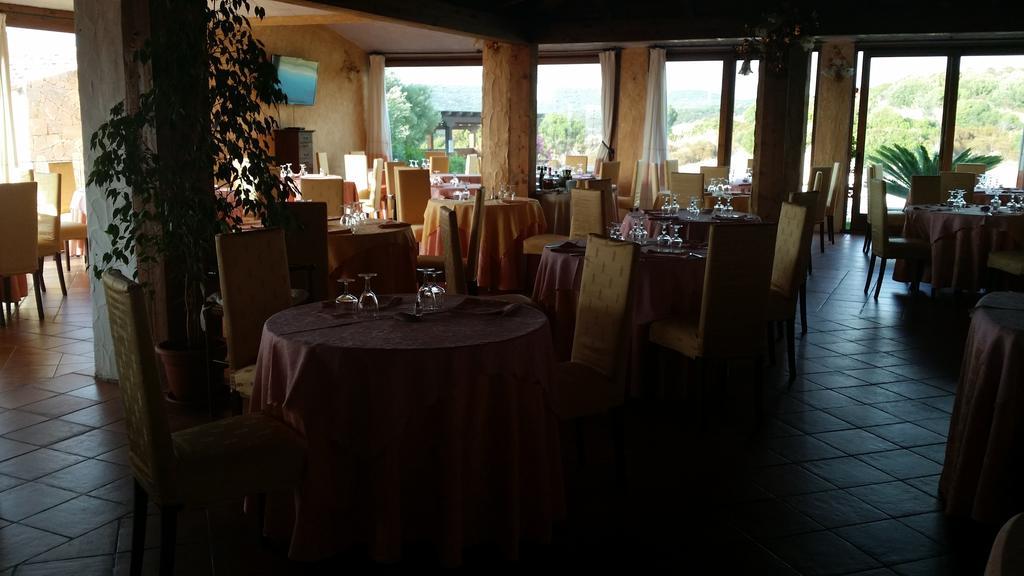 Hotel Ristorante La Tana Di Li Mazzoni Trinità dʼAgultu Extérieur photo